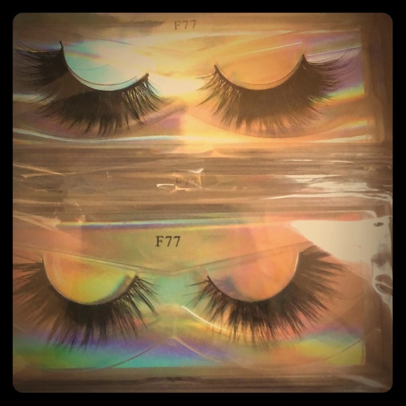 false lashes - Picture 1 of 3